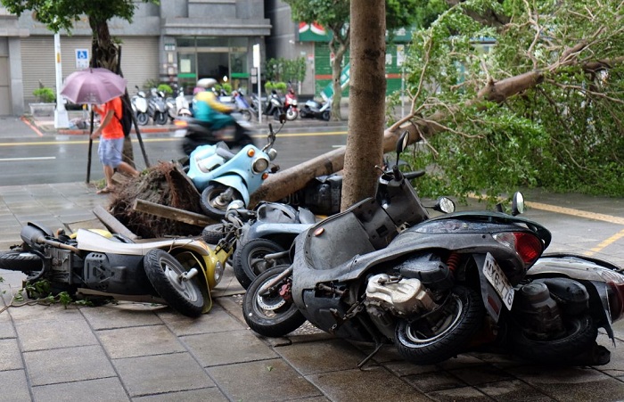5 dead as massive Typhoon Megi sweeps over Taiwan before hitting China